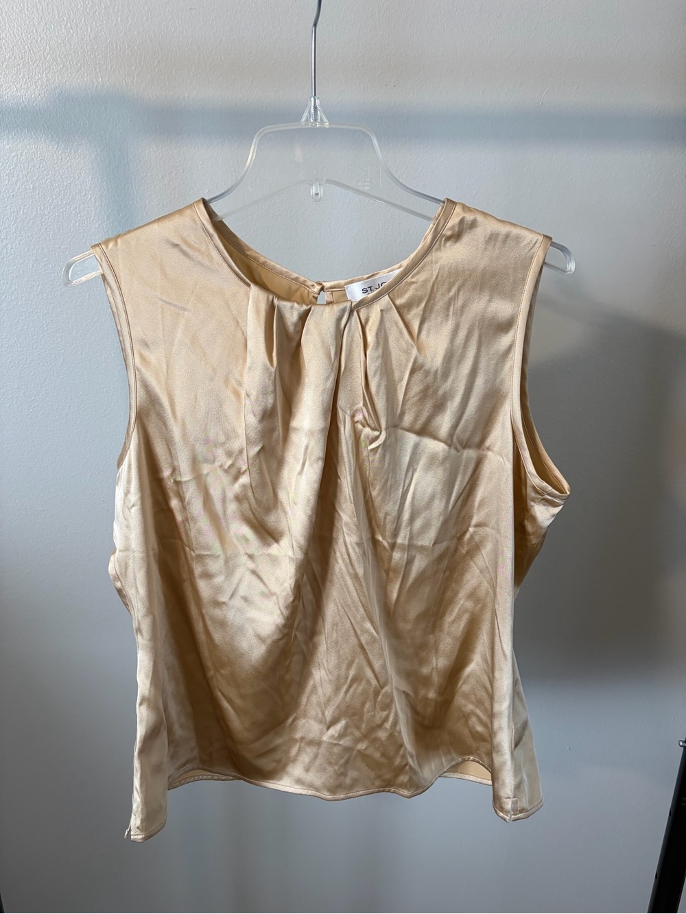 St. John Collection Cream Gold Silk Sleeveless Shell Top